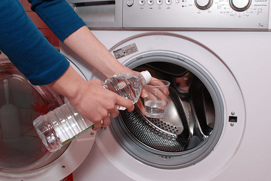 Cách vệ sinh máy giặt hiệu quả với giấm